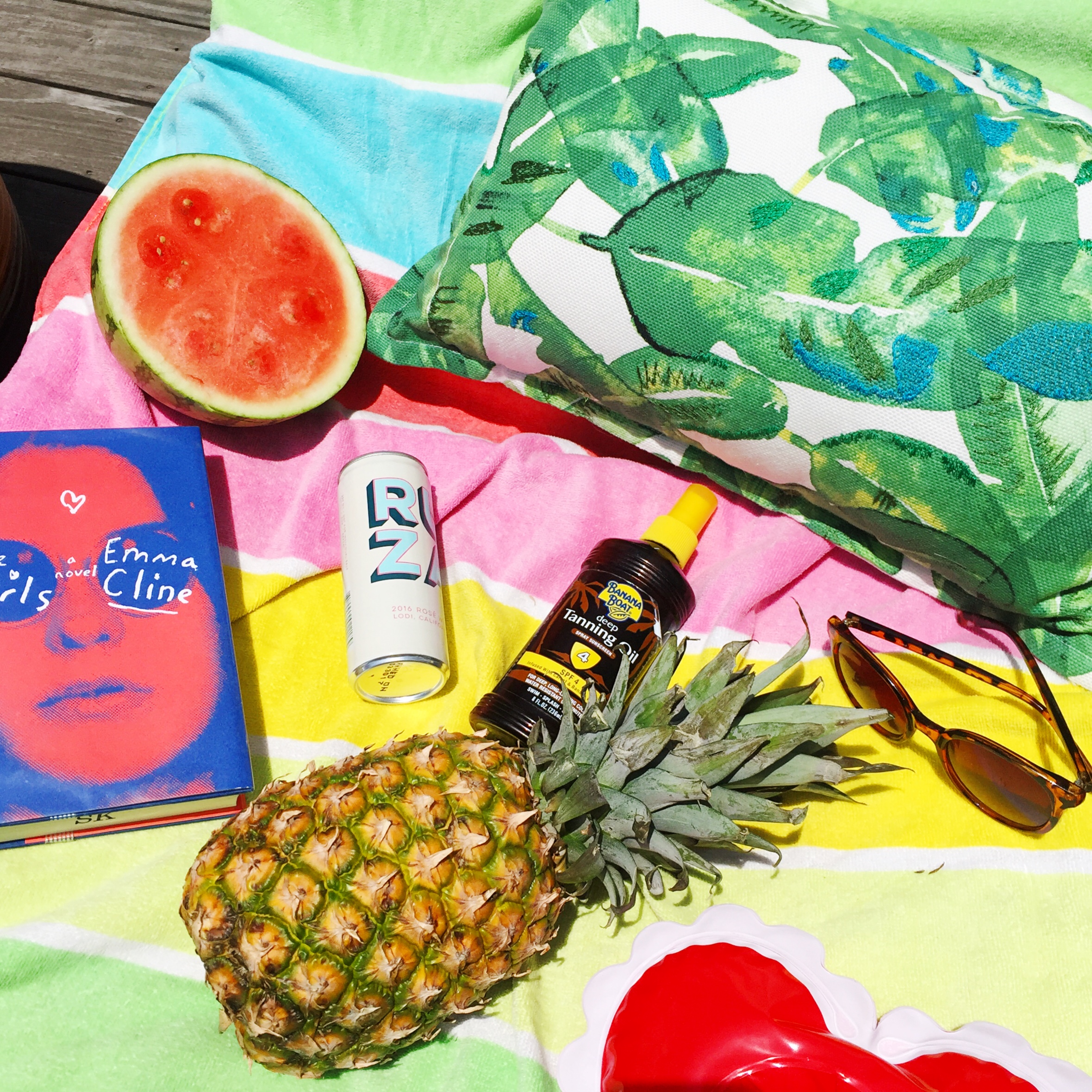 5 Summer Pool Essentials for the Ultimate Pool Day The ELL Blog